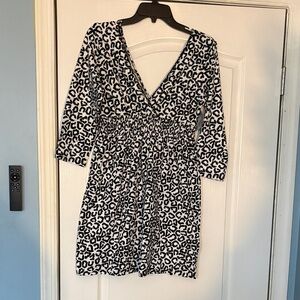 Chic Black and White Leopard Print Long Sleeve Dress